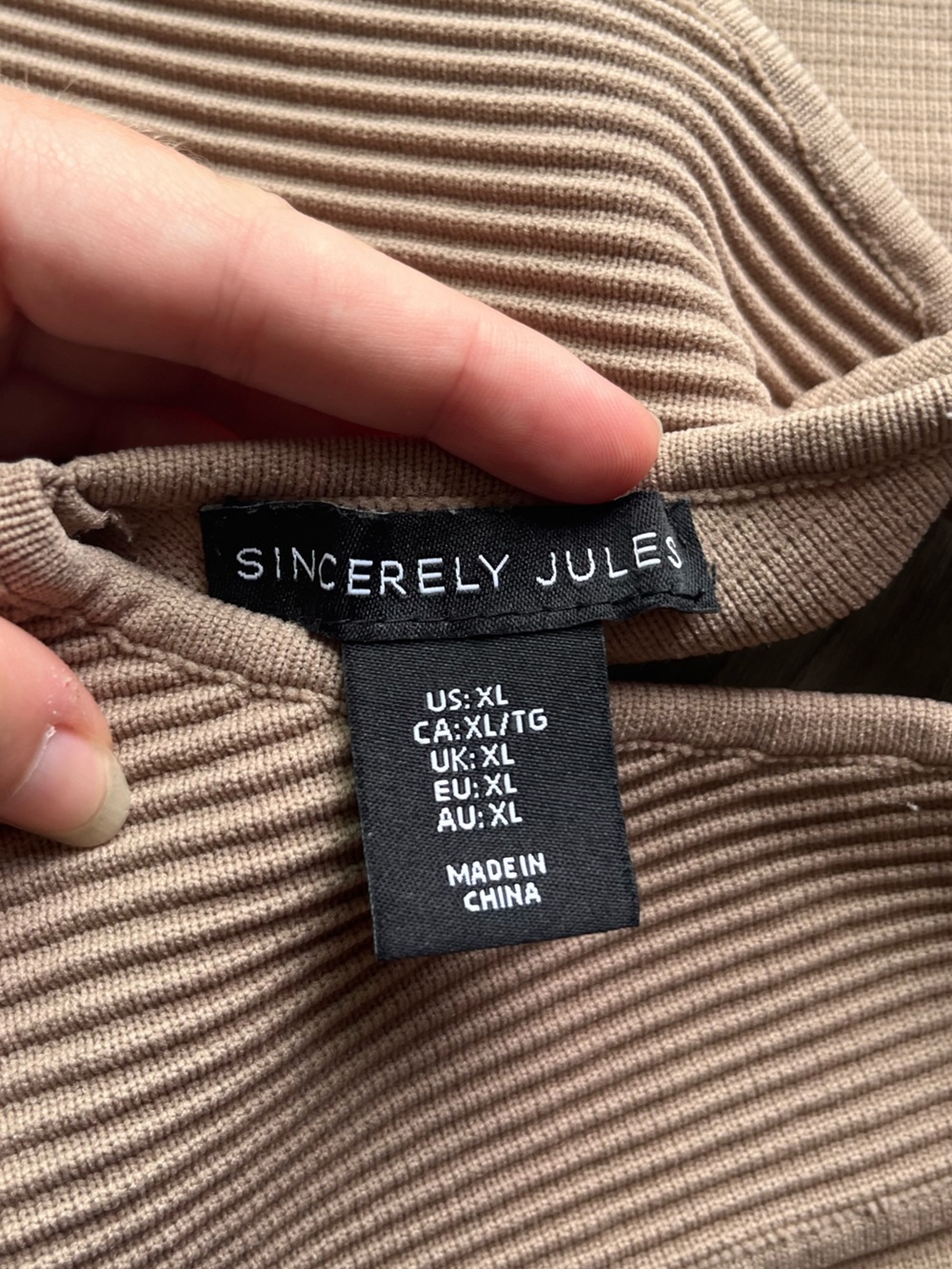 NWOT Sincerely Jules V-Neck Bodysuit - Picture 6 of 8